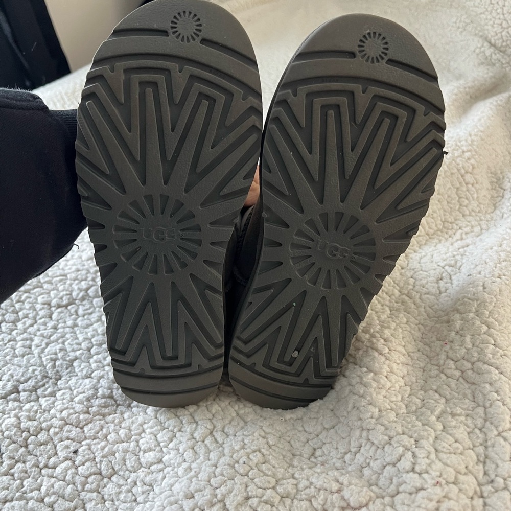 Ugg Mini Bailey Button - image 3